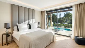Villa a la venta con 4 dormitorios en Cumbres de Elviria