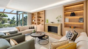 Villa a la venta con 4 dormitorios en Cumbres de Elviria