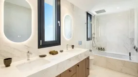 Villa a la venta con 4 dormitorios en Cumbres de Elviria
