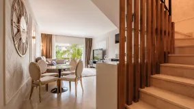 Se vende triplex en Aloha Gardens de 3 dormitorios