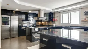 Villa en venta en Elviria con 8 dormitorios