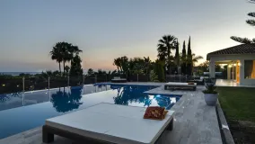 Villa en venta en Elviria con 8 dormitorios