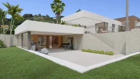 For sale villa with 5 bedrooms in Los Altos de los Monteros