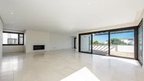 Buy duplex penthouse in Hacienda de Valderrama with 4 bedrooms