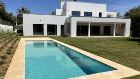 Villa a la venta en Zona B con 6 dormitorios