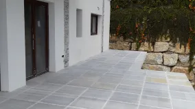 Buy villa with 6 bedrooms in New Golden Mile