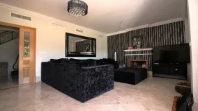 Villa con 4 dormitorios en venta en Marbella Este