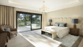 Villa with 5 bedrooms for sale in Nueva Andalucia