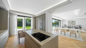 Villa for sale in Marbella Golden Mile with 6 bedrooms