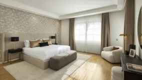 Villa for sale in Nueva Andalucia with 12 bedrooms
