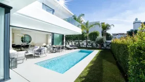 4 bedrooms villa for sale in Marbella Golden Mile