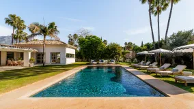 Se vende villa de 5 dormitorios en Nueva Andalucia