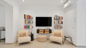 Apartamento planta baja de 2 dormitorios a la venta en Estepona
