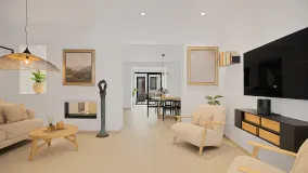 Apartamento planta baja de 2 dormitorios a la venta en Estepona