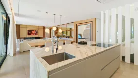 Nueva Andalucia, villa de 5 dormitorios a la venta