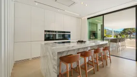 Nueva Andalucia, villa de 5 dormitorios a la venta