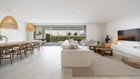 Comprar apartamento planta baja con 4 dormitorios en Marbella