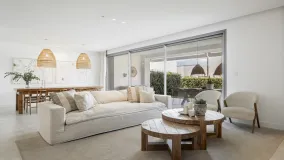 Comprar apartamento planta baja con 4 dormitorios en Marbella