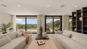 For sale villa in Nueva Andalucia