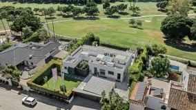 For sale villa in Nueva Andalucia