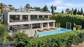 For sale villa in Nueva Andalucia