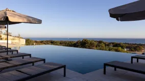 Apartamento con 3 dormitorios a la venta en Estepona Puerto
