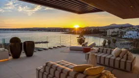 Apartamento de 2 dormitorios en venta en Estepona Puerto