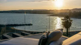 Apartamento de 2 dormitorios en venta en Estepona Puerto