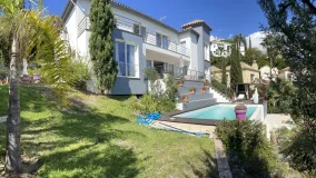 Se vende villa en Los Arqueros de 5 dormitorios