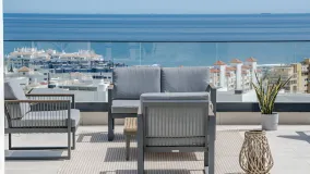 Buy penthouse with 3 bedrooms in Estepona Centre