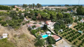 Villa for sale in Estepona with 6 bedrooms