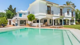 Se vende villa de 4 dormitorios en Guadalmina Baja