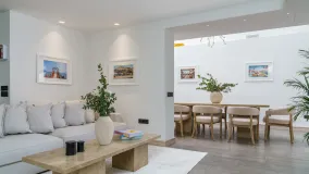 For sale villa in Nueva Andalucia