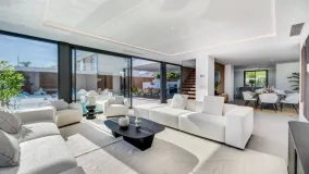 5 bedrooms villa in El Paraiso for sale