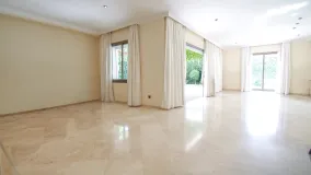 For sale 6 bedrooms villa in Los Monteros