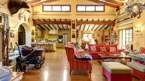 Comprar finca con 5 dormitorios en Ojen