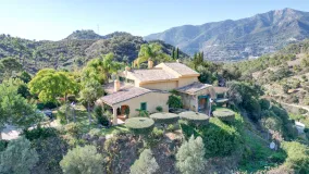 Comprar finca con 5 dormitorios en Ojen