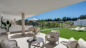 Comprar apartamento planta baja de 2 dormitorios en Estepona