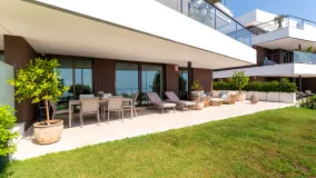 Comprar apartamento planta baja en Camarate Golf de 3 dormitorios