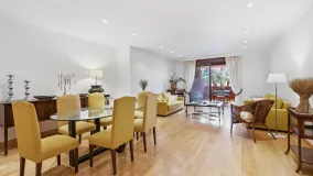For sale ground floor apartment in Las Nayades