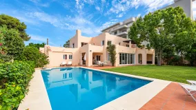 For sale 4 bedrooms villa in Paraiso Barronal