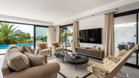 Se vende villa en Elviria