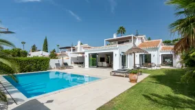 Se vende villa en Elviria