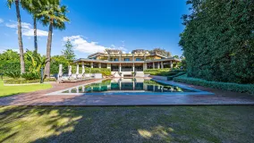 Se vende villa en Guadalmina Baja de 10 dormitorios