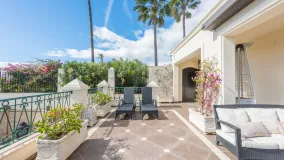 For sale villa with 6 bedrooms in New Golden Mile