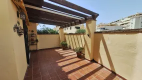 Se vende adosado en Estepona Ciudad de 6 dormitorios