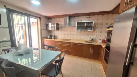 Se vende adosado en Estepona Ciudad de 6 dormitorios