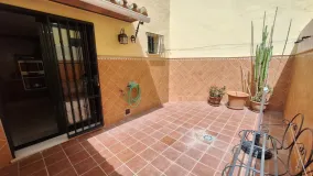 Se vende adosado en Estepona Ciudad de 6 dormitorios