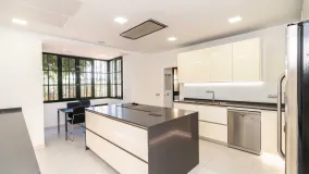 Villa with 6 bedrooms for sale in Guadalmina Baja