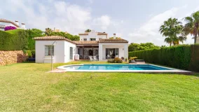 For sale villa with 4 bedrooms in Elviria